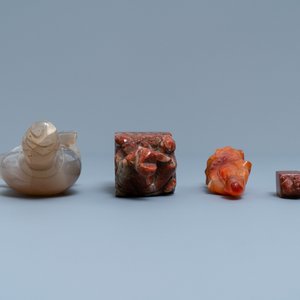 Deux figures en agate et deux sceaux en stéatite rouge de Shoushan, Chine, 19/20ème — photo 6