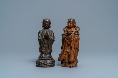 Deux figures en bronze laqué et doré, Chine, Ming