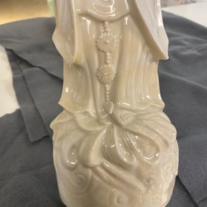 Deux figures en porcelaine blanc de Chine figurant Liu Hai et Guanyin, Kangxi — photo 14