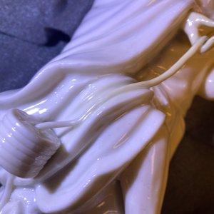 Deux figures en porcelaine blanc de Chine figurant Liu Hai et Guanyin, Kangxi — photo 23