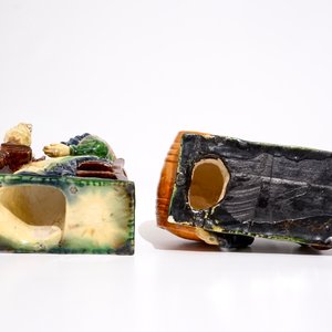 Deux figures en poterie flamande d'une dentellière et d'un tonnelier, prob. ateliers de Laigneil, 20ème — photo 6