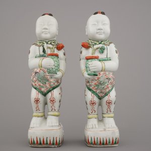 Deux figures wucai en porcelaine de Chine de frères Hoho, 19e — photo 4