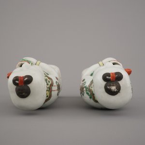 Deux figures wucai en porcelaine de Chine de frères Hoho, 19e — photo 9