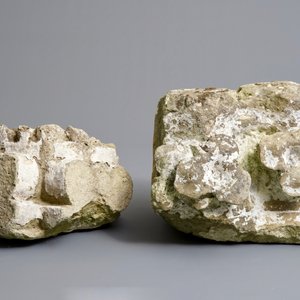 Deux fragments de façade ou colonne en pierre sculptée, 17/18ème — photo 3
