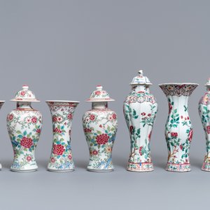 Deux garnitures de vases en porcelaine de Chine famille rose, Qianlong et 19ème — photo 2