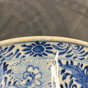 Deux gobelets et un vase de forme bouteille en porcelaine de Chine en bleu et blanc, Kangxi/Qianlong — photo 20