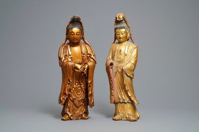 Deux grandes figures de Guanyin en bois doré et laqué, Chine, 18/19ème