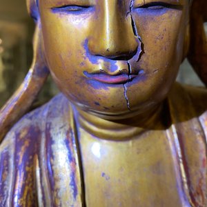 Deux grandes figures de Guanyin en bois doré et laqué, Chine, 18/19ème — photo 33