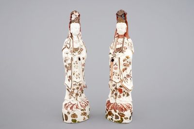 Deux grandes figures de Guanyin en porcelaine blanc de Chine de Dehua, 18ème