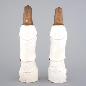 Deux grandes figures de Guanyin en porcelaine blanc de Chine de Dehua, 18ème — photo 4