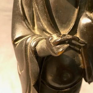 Deux grandes figures d'un immortel et d'un Arhat en bronze, Chine et Japon, 18/19ème — photo 14