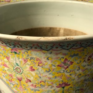 Deux grandes jardinières en porcelaine de Chine famille rose, 19ème — photo 19