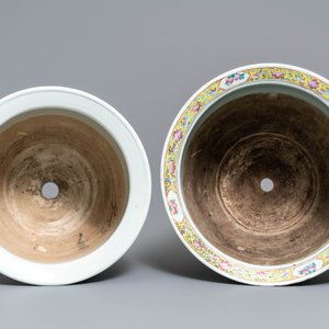 Deux grandes jardinières en porcelaine de Chine famille rose, 19ème — photo 5