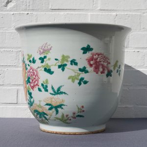 Deux grandes jardinières en porcelaine de Chine famille rose, 19ème — photo 10