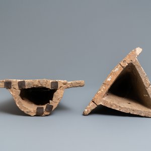 Deux grandes tuiles faitières en terre cuite et polychromie, Sawankhalok, Thaïlande, 14/16ème — photo 6