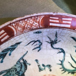 Deux grands plats en porcelaine de Chine polychrome dite 'de Swatow', Ming — photo 7