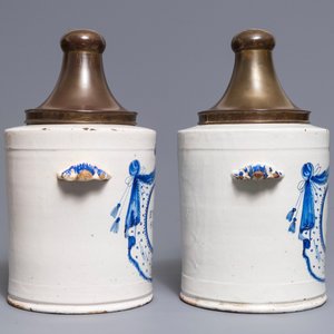 Deux grands pots à tabac en faïence de Bruxelles bleu et blanc, 18ème — photo 2