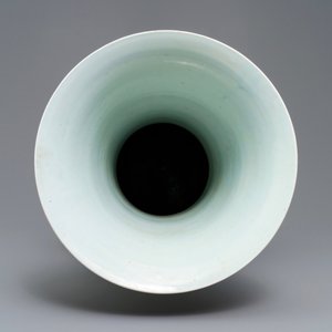 Deux grands vases de forme yenyen en porcelaine de Chine famille noire, marques de Chenghua et Kangxi, 19/20ème — photo 13