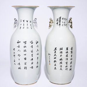 Deux grands vases en porcelaine de Chine famille rose, 19/20ème — photo 3