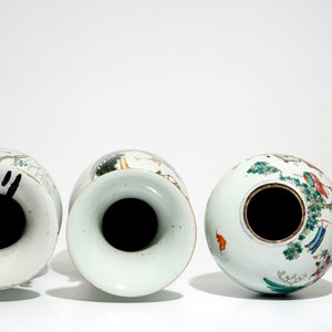 Deux grands vases et un pot couvert en porcelaine de Chine famille rose, 19/20ème — photo 5