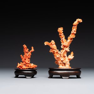 Deux groupes de d'oiseaux parmi des fleurs en corail rouge sur socle en bois, Chine, 19/20ème — photo 1