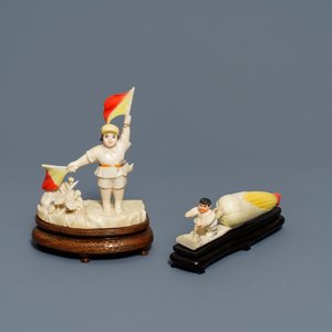 Deux groupes en ivoire polychrome figurant des enfants au travail, Chine, vers 1940 — photo 1