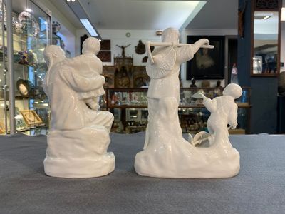 Deux groupes en porcelaine blanche de Chine aux sujets de la Révolution Culturelle, 20ème — photo 2