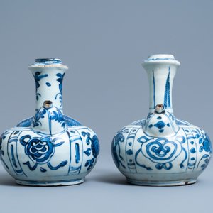 Deux kendi en porcelaine de Chine en bleu et blanc, Wanli — photo 3