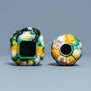Deux lave-pinceaux en porcelaine de Chine à émail sancai, Kangxi — photo 6