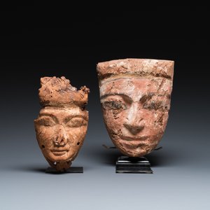Deux masques de sarcophage en bois sculpté, Egypte, époque ramesside et époque ptolémaïque — photo 2