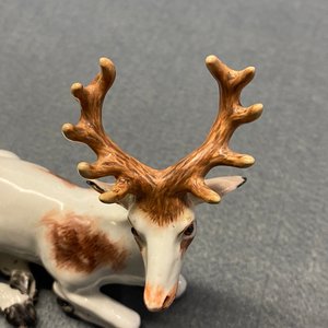 Deux modèles de cerfs en porcelaine, probablement Chelsea, Angleterre, 18ème — photo 13