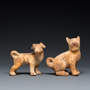 Deux modèles de chiens en terre cuite polychromée de type 'mingqi', Chine, Han — photo 2