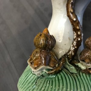 Deux modèles de Guanyin en porcelaine blanc de Chine et famille verte, 18/19ème — photo 14