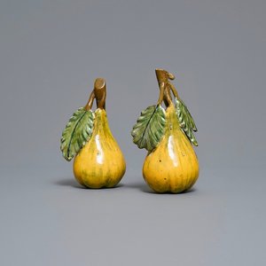 Deux modèles de poires en faïence polychrome de Delft, 18ème — photo 1