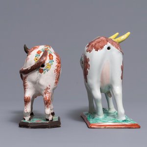 Deux modèles de vaches sur bases en faïence de Delft polychrome petit feu, 18ème — photo 5