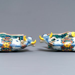Deux modèles de vaches sur un tertre en faïence de Delft polychrome, 18ème — photo 6