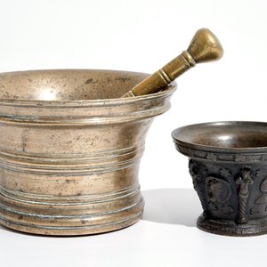 Deux mortiers et un pilon en bronze, France ou Flandres, 16/17ème — photo 1
