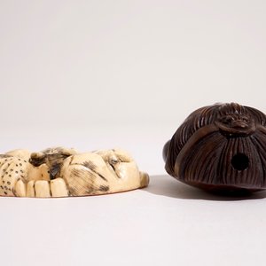 Deux netsuke signés en ivoire et bois, Japon, Meiji ou Taisho, 19/20ème — photo 6