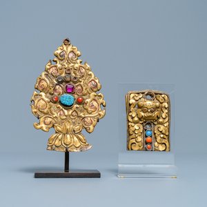 Deux ornements en bronze doré incrusté, Sino-Tibet, 17/18ème — photo 1