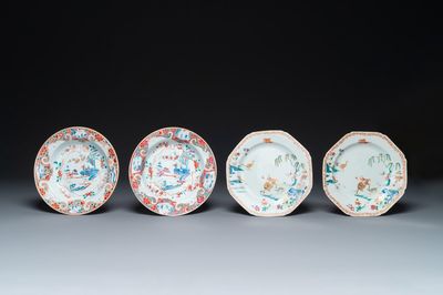Deux paires d'assiettes en porcelaine de Chine famille rose, Yongzheng/Qianlong