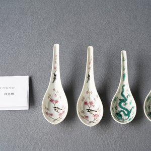Deux paires de cuillères en porcelaine de Chine, dont une marque et époque de Daoguang — photo 6