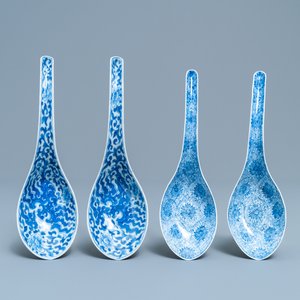 Deux paires de cuillères en porcelaine de Chine en bleu et blanc, 19ème — photo 1