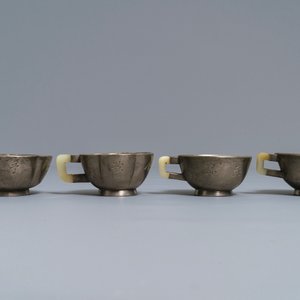 Deux paires de tasses en grès de Yixing à monture en jade et étain à inscription, Chine, 19/20ème — photo 4
