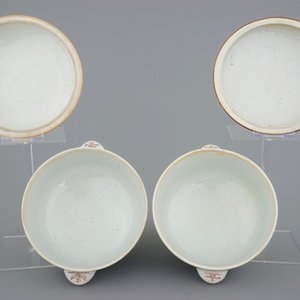 Deux paires de terrrines et couvercles en porcelaine de Chine famille rose, Qianlong, 18ème — photo 6