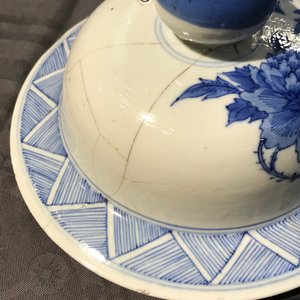 Deux paires de vases couverts en porcelaine de Chine bleu et blanc, marques de Kangxi et Chenghua, 19ème — photo 20
