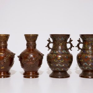Deux paires de vases en bronze et émail champlevé, Japon, Meiji, 19ème — photo 3
