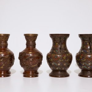 Deux paires de vases en bronze et émail champlevé, Japon, Meiji, 19ème — photo 4
