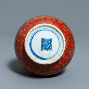 Deux paires de vases en porcelaine de Chine à fond corail et un vase à émail flambé, 19/20ème — photo 20