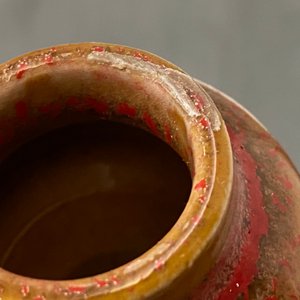 Deux paires de vases en porcelaine de Chine à fond corail et un vase à émail flambé, 19/20ème — photo 21