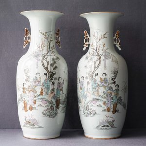 Deux paires de vases en porcelaine de Chine famille rose, 19/20ème — photo 7